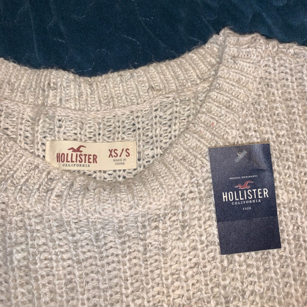 Hollister sweaters (2)